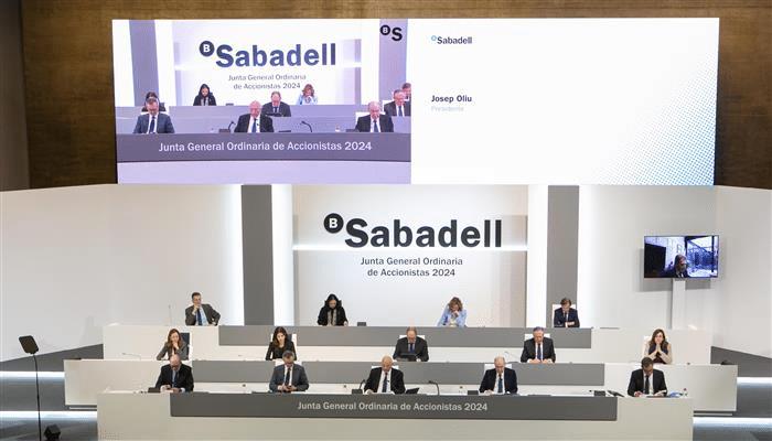 Josep Oliu: ‘Banco Sabadell ha cerrado el mejor año de su historia y 2024 será el de la consolidación de su modelo de negocio’