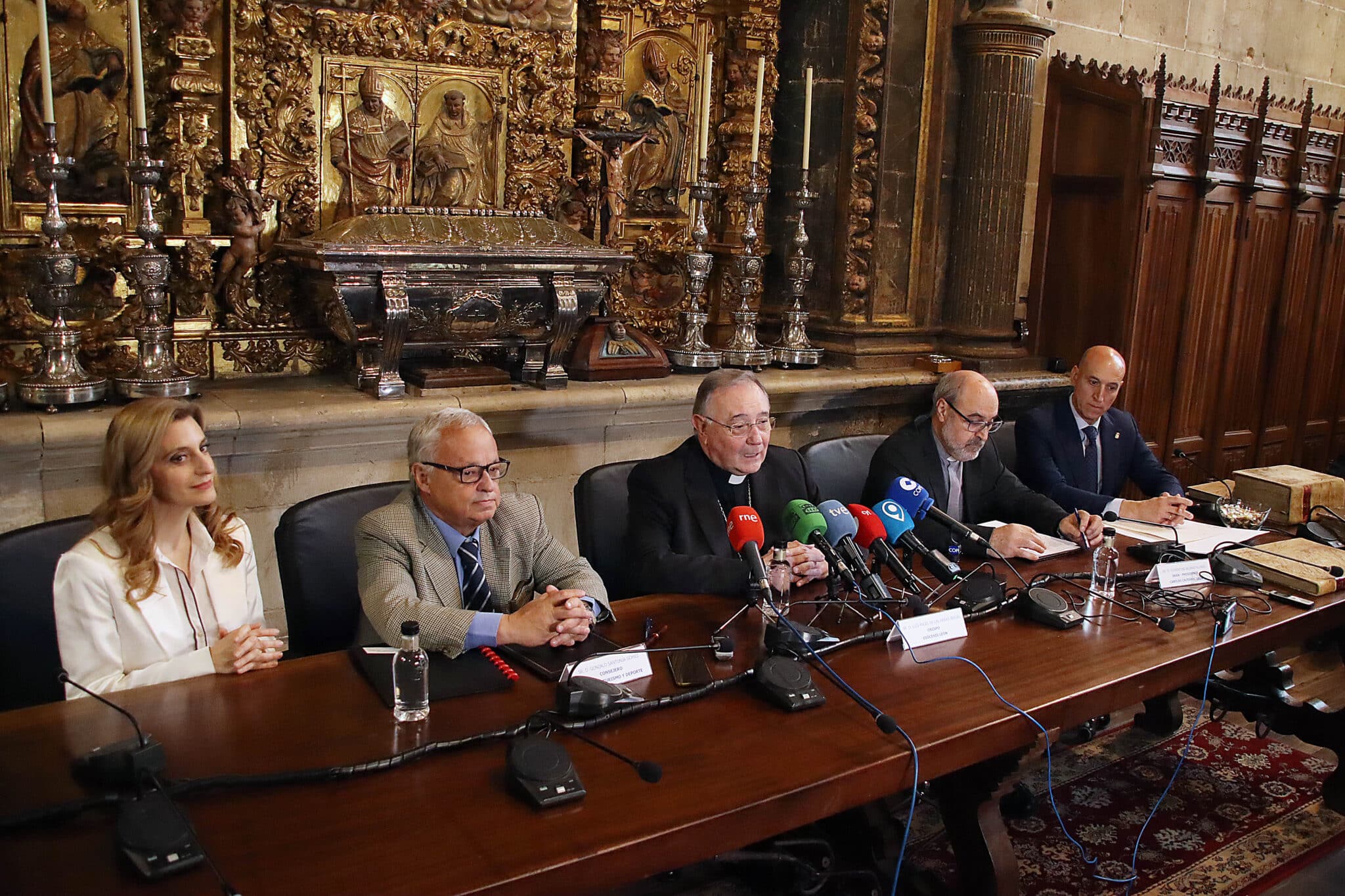 El Centro de Conservación de Simancas restaurará documentos de la Catedral de León