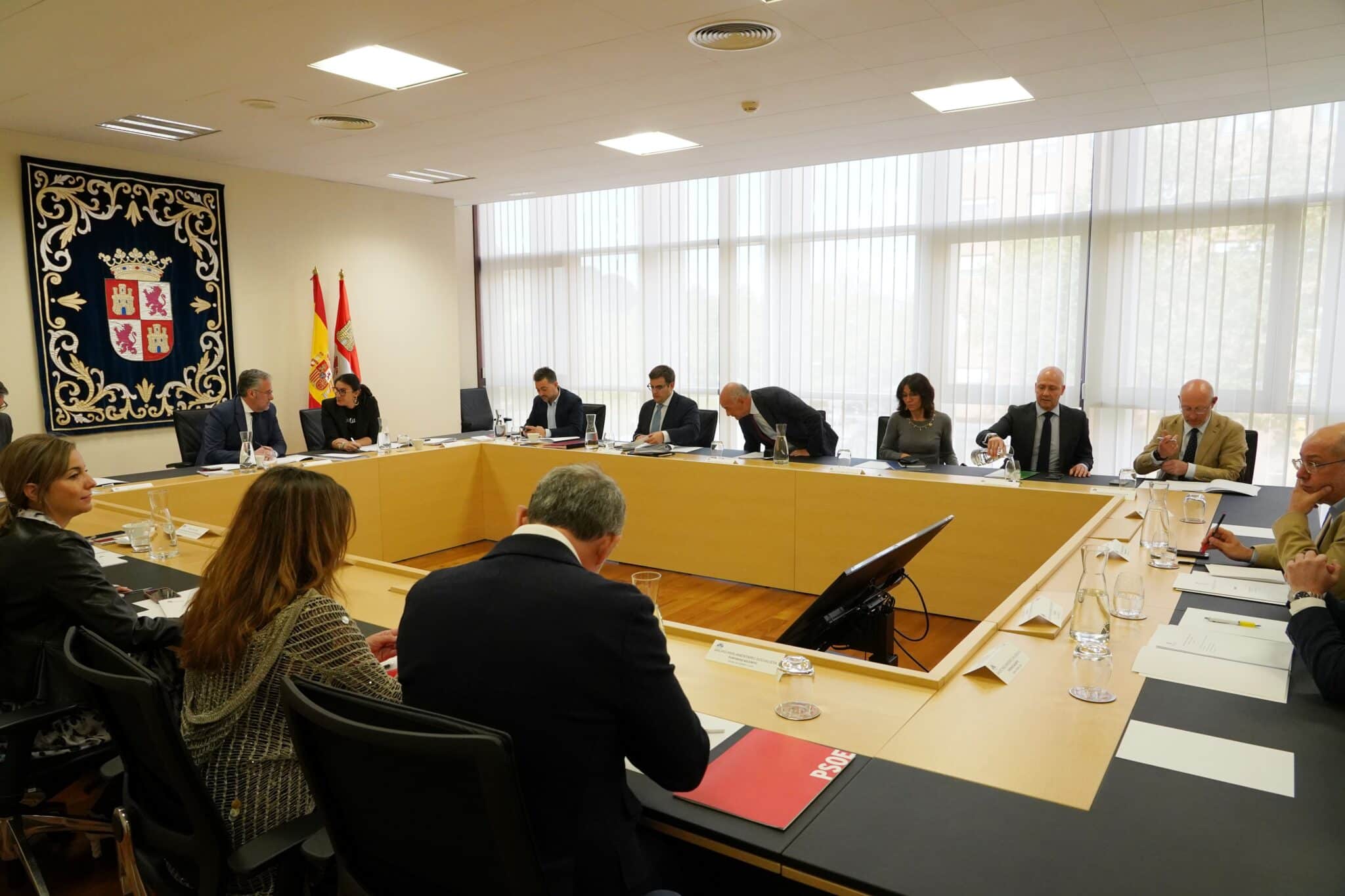 Vox «llama la atención» a PP y PSOE para que aborden la renovación de las instituciones propias
