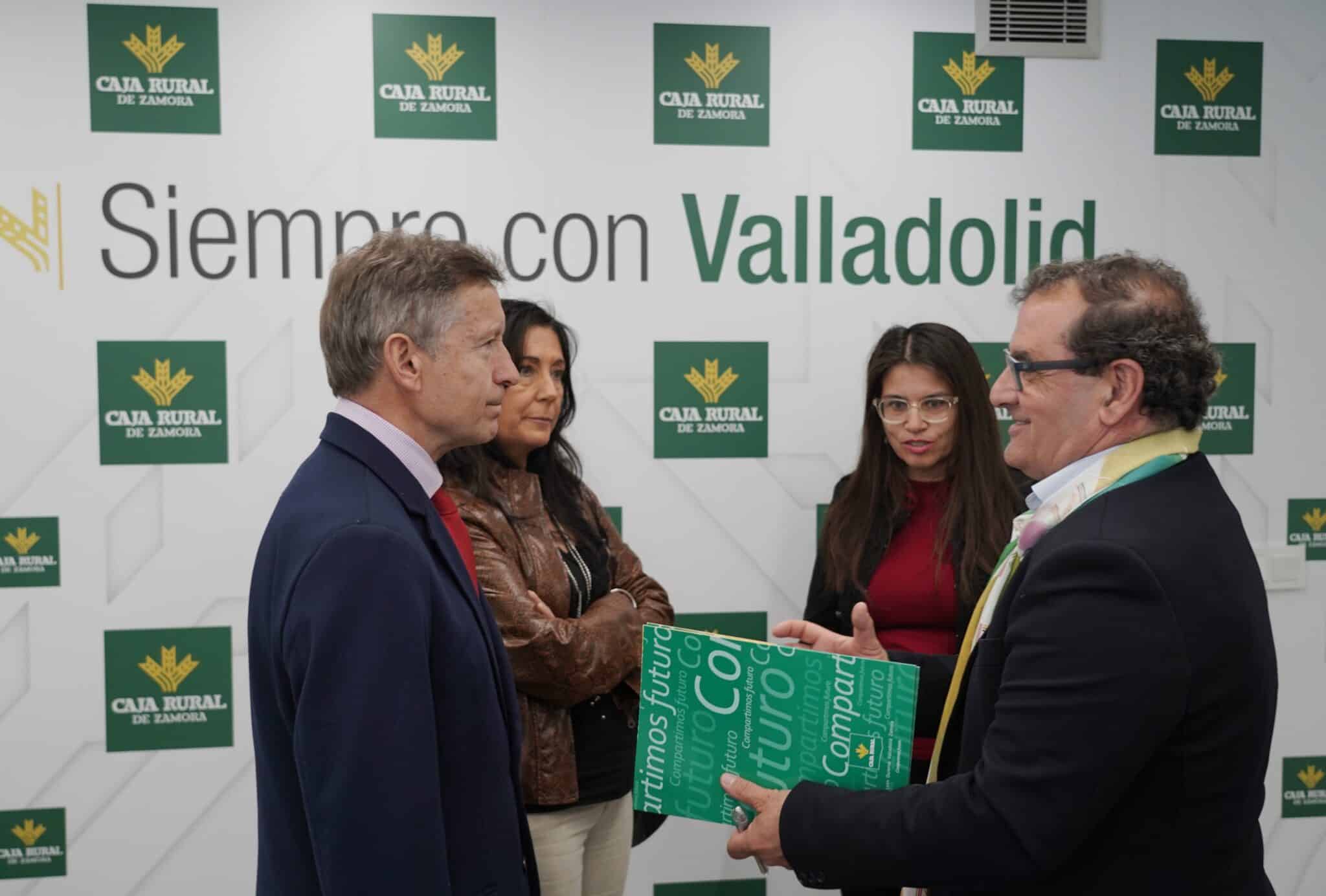 Caja Rural Zamora y Veterinarios de Valladolid renuevan el convenio que beneficia a 450 colegiados