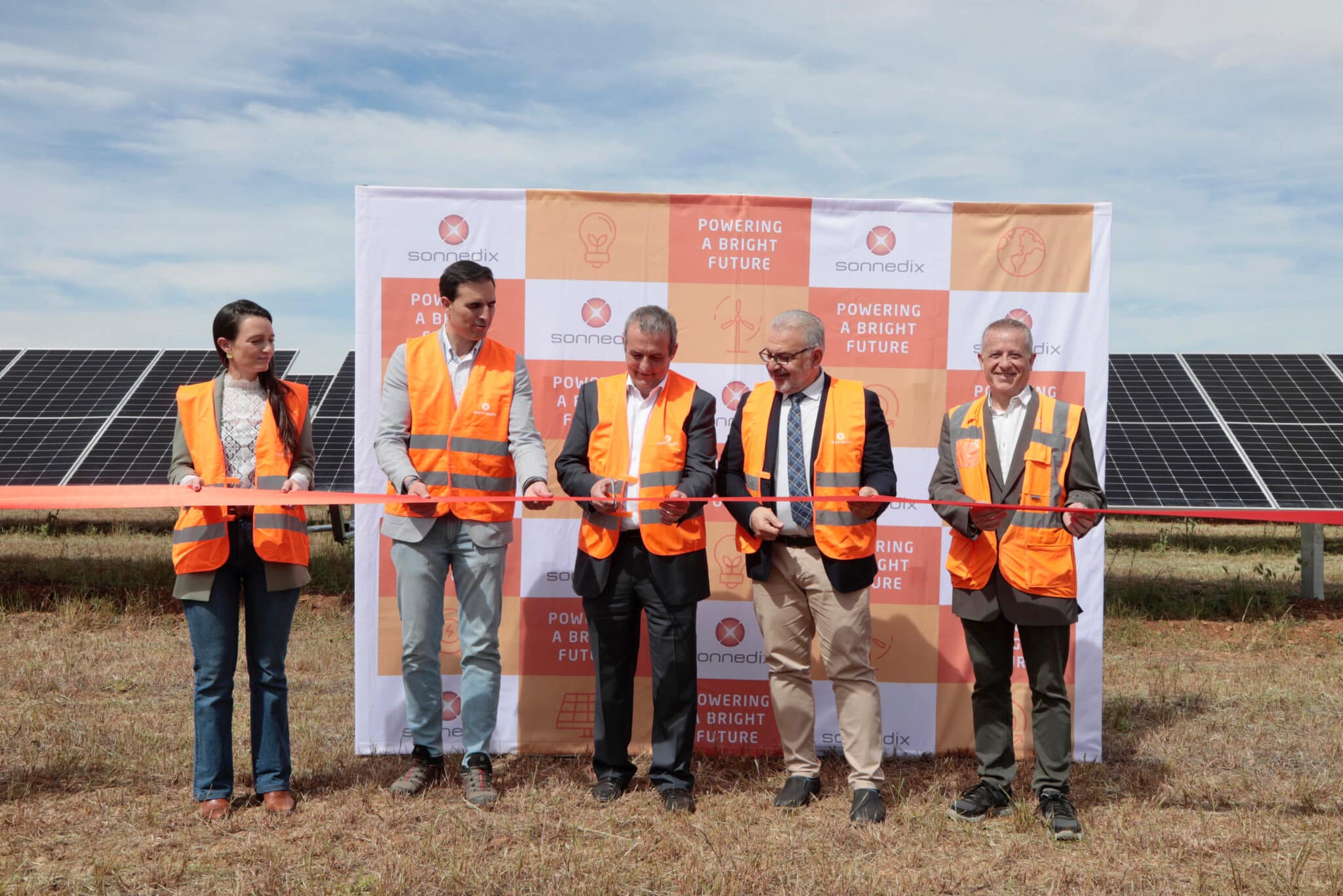 Sonnedix enciende su planta fotovoltaica de Medina del Campo, que puede abastecer a 50.000 hogares