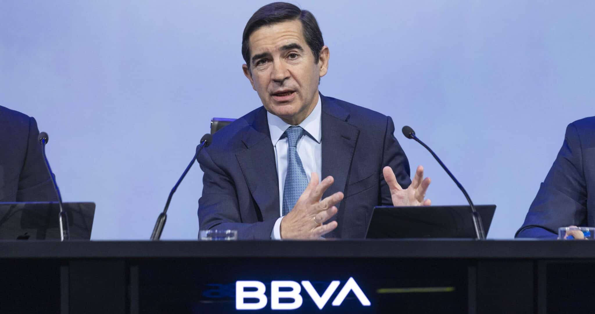 Desplome del 7% del BBVA en el IBEX 35 y subida del 3% del Sabadell