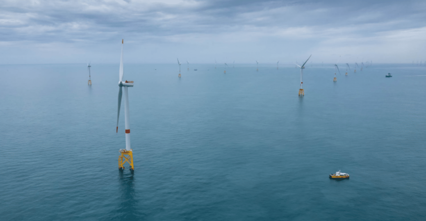 Iberdrola pone en marcha su parque eólico marino de Saint Brieuc, en aguas francesas