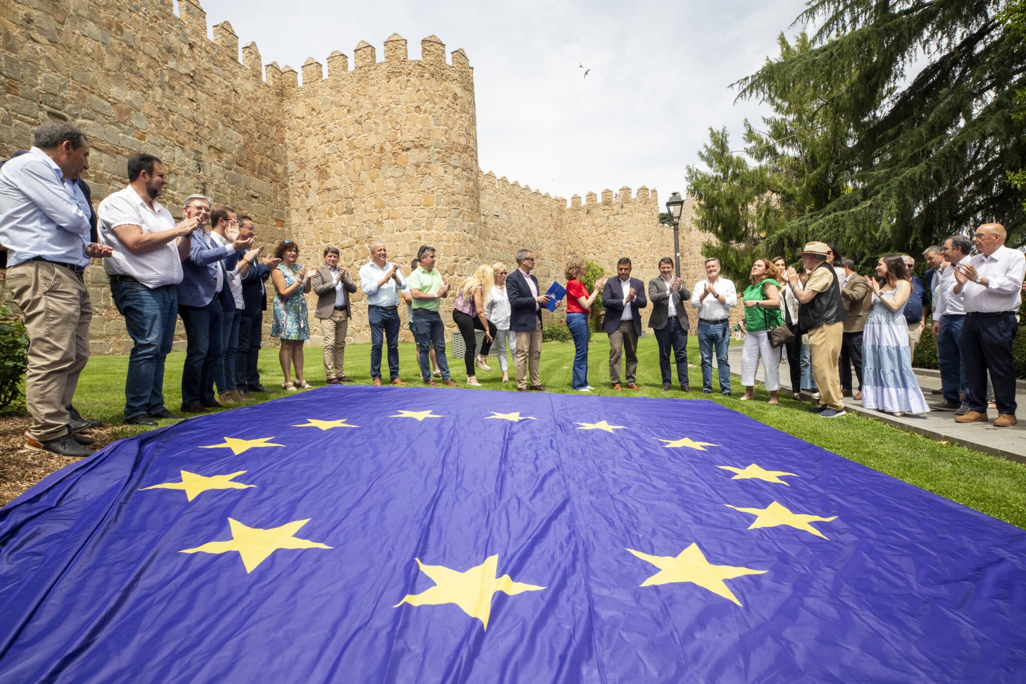Mañueco pide una victoria contundente el 9-J «para comenzar el cambio» en España