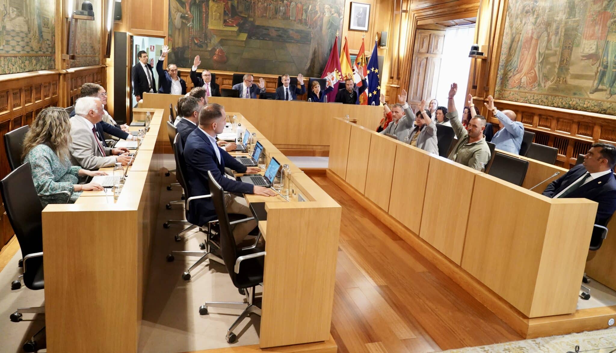 PSOE y UPL en la Diputación de León votan una moción pro autonomía leonesa