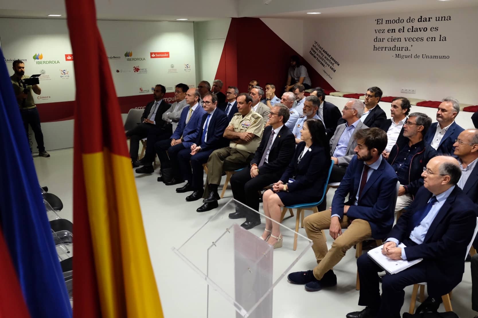 Veganzones defiende el apoyo de los centros tecnológicos de la Comunidad al sector de la defensa