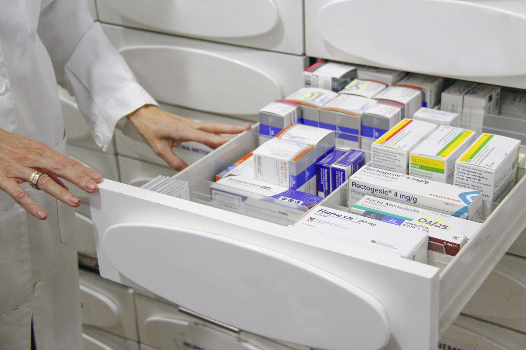 La falta de medicamentos persiste en España durante el verano