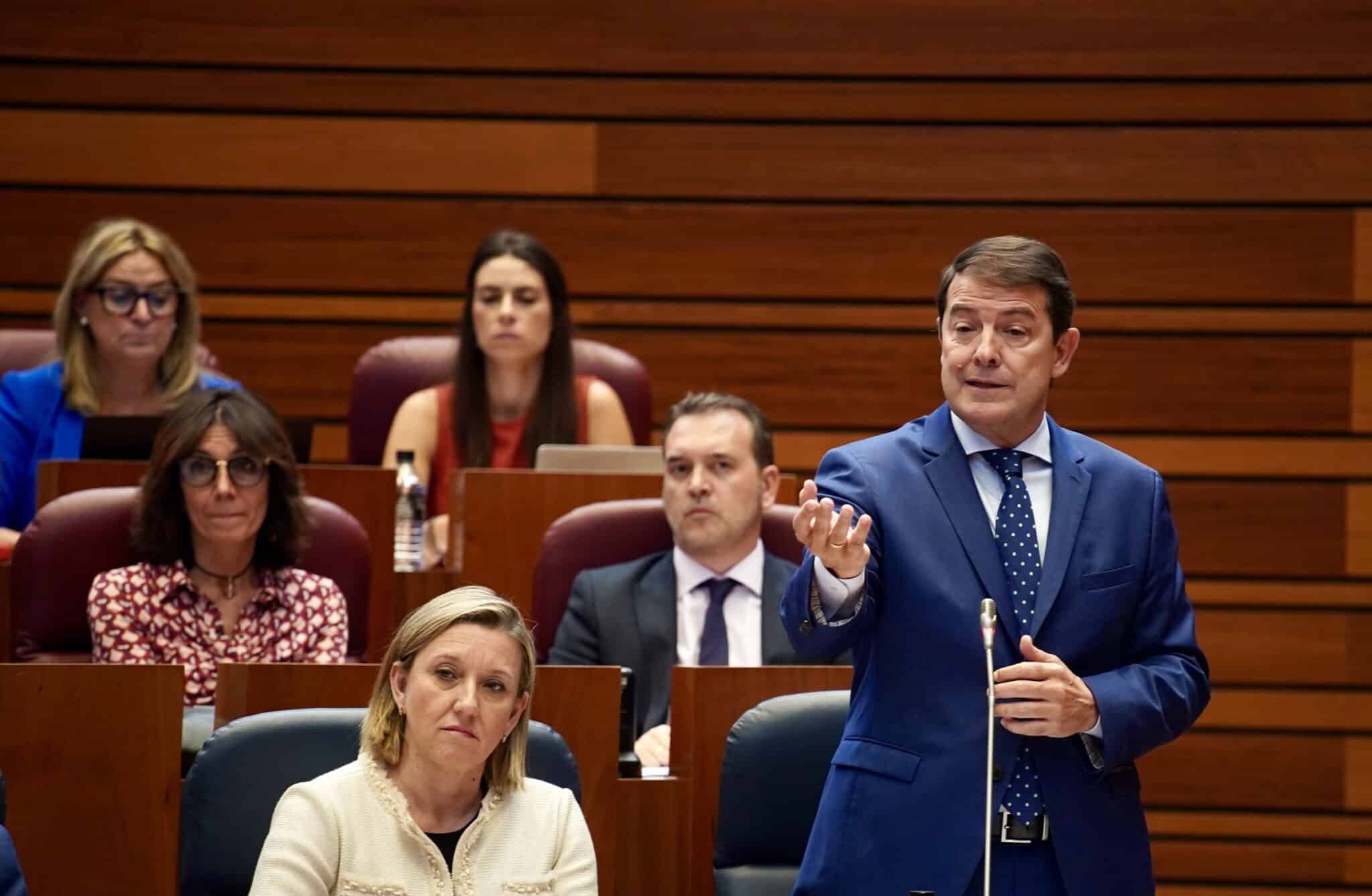 Mañueco insiste en que dialogará con todos y Tudanca le pide que no sólo haga oposición al Gobierno