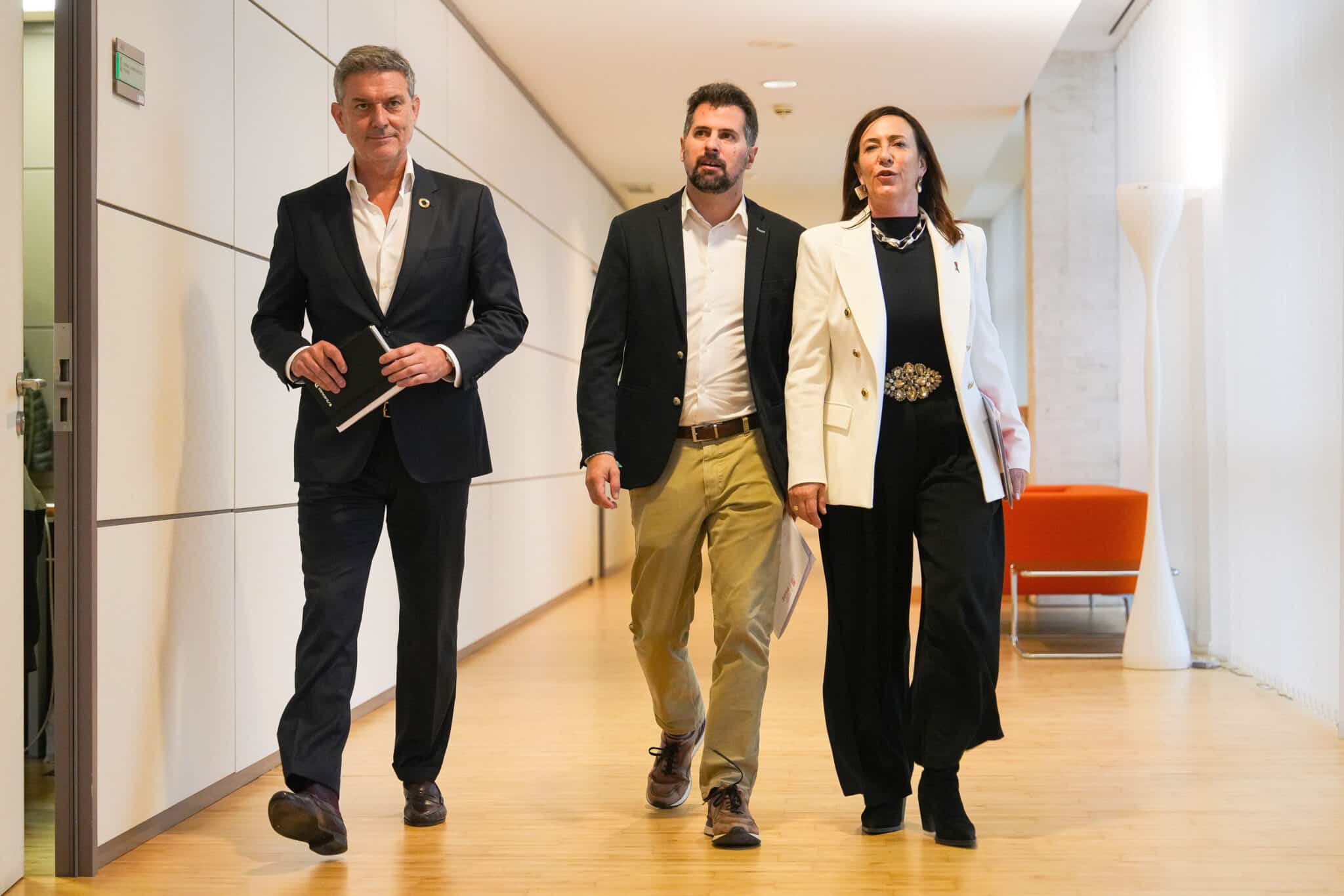 El PSOE podría no rechazar el techo de gasto pero pide «generosidad» al PP en los PGE