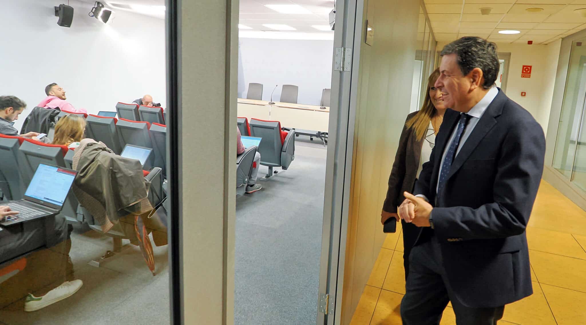 Carriedo rechaza las «condiciones previas» del PSOE y le pide que no piense en Sánchez