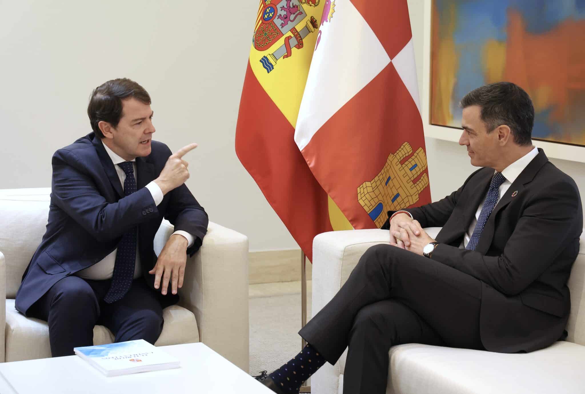 Mañueco dice irse de Moncloa «sin compromisos» pero espera concretar en las sectoriales