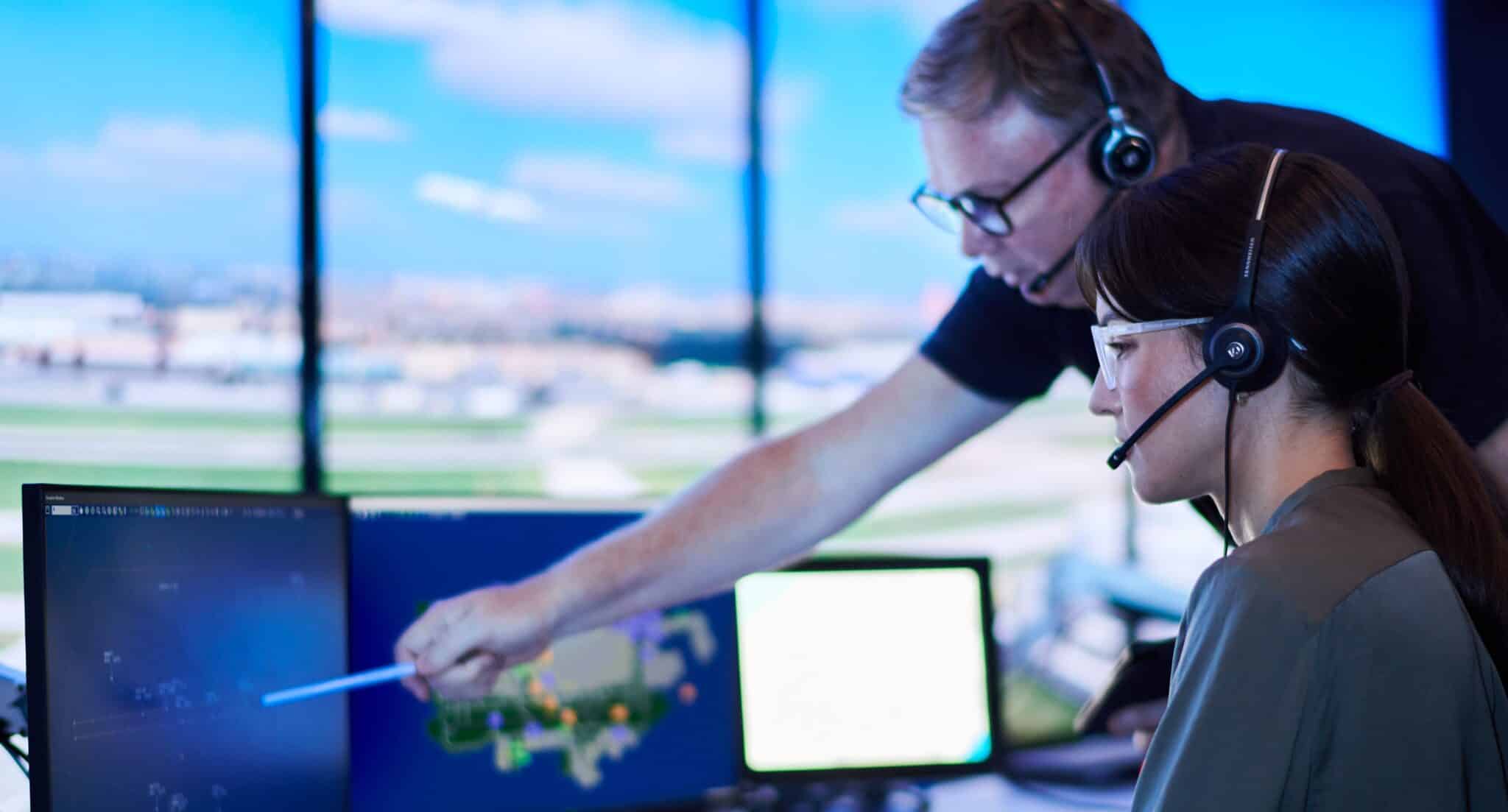 Indra compra las empresas de servicios de gestión de tráfico aéreo Micro Nav y Global ATS