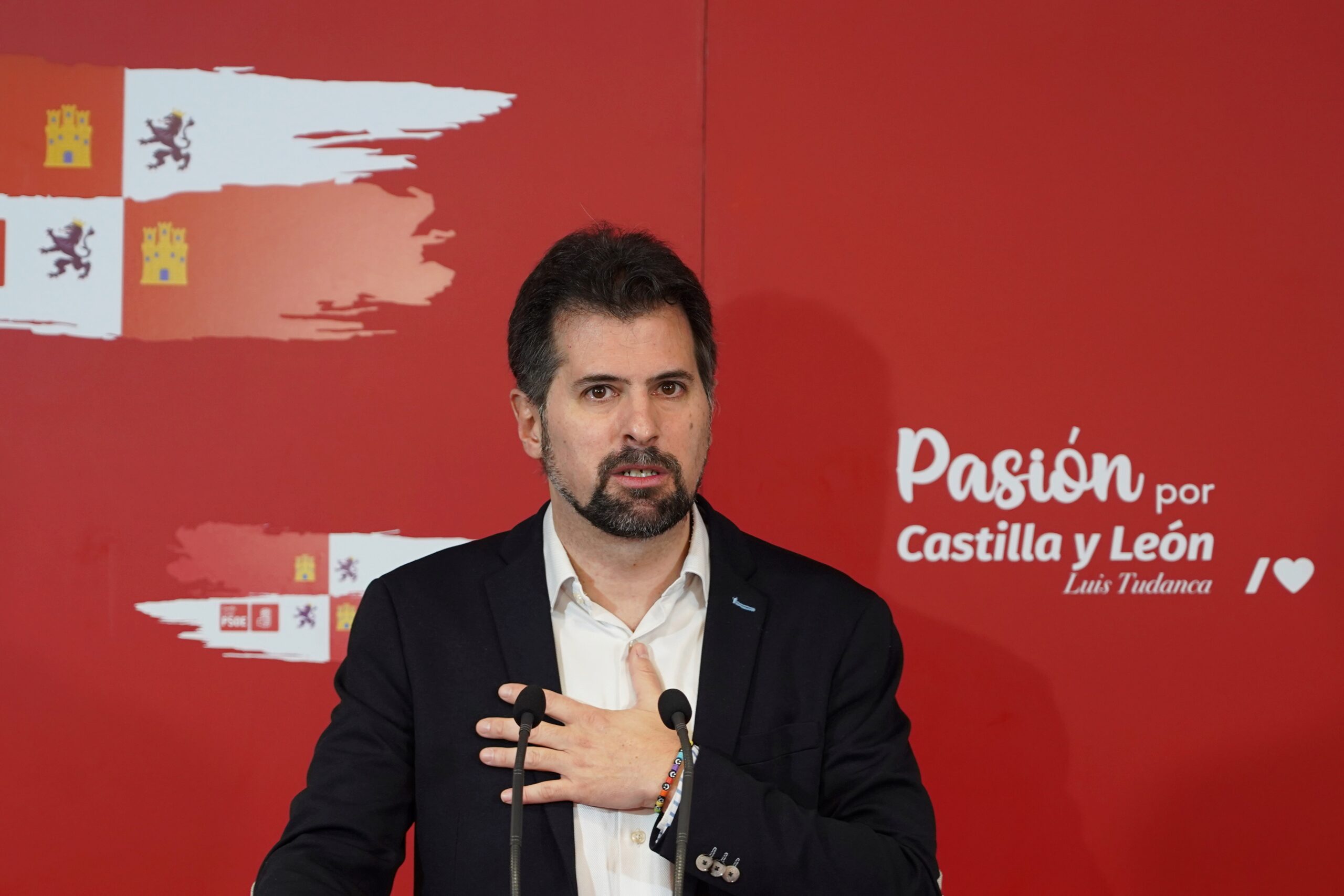 Tudanca pide que el secretario general lo elijan los militantes, «no un dedo divino»