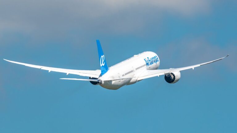 Air Europa ahorrará más de 3.000 toneladas anuales de combustible al año gracias a una tecnología que reduce el consumo durante el ascenso de los aviones