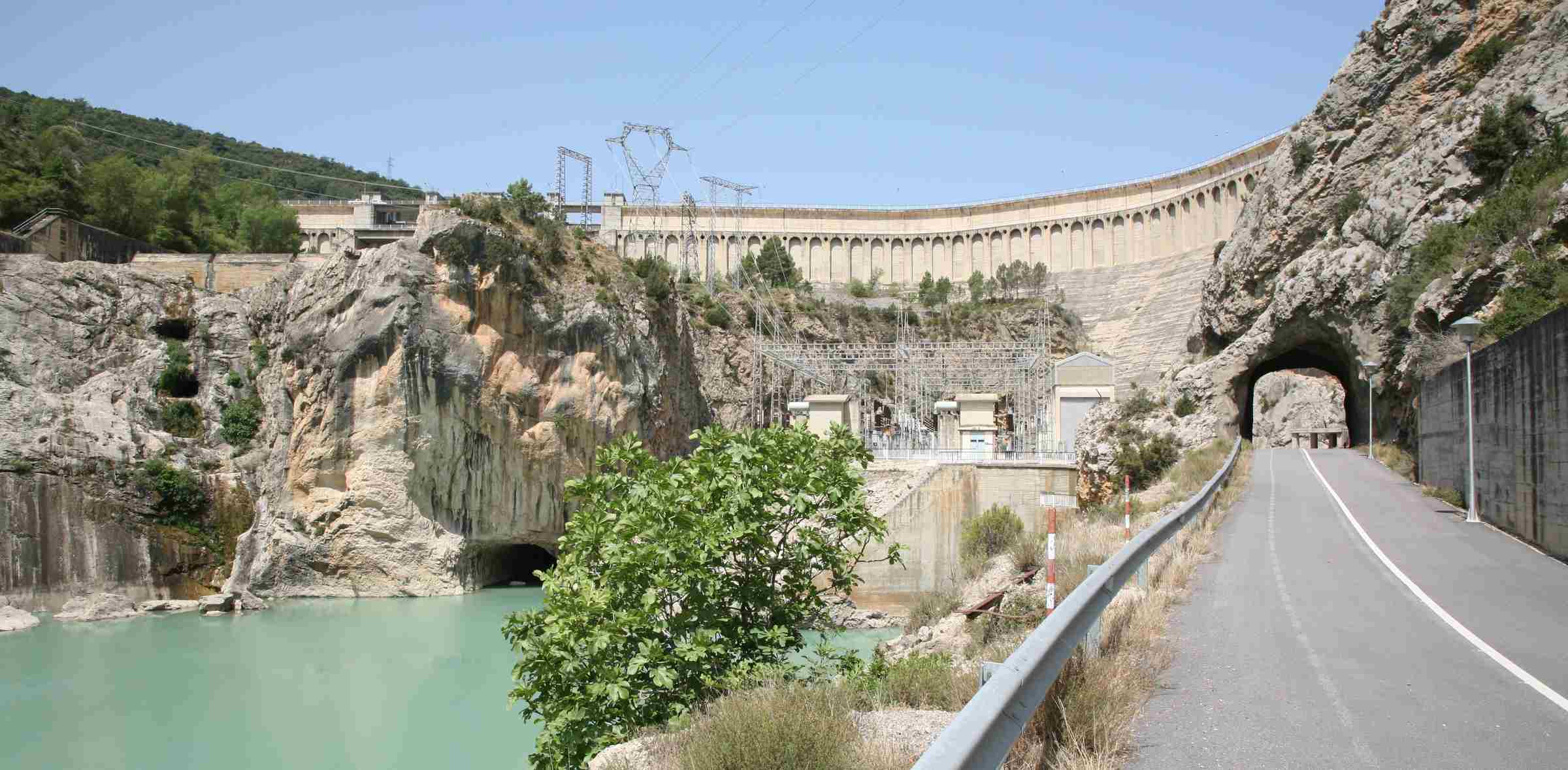 Endesa cierra la compra a Acciona Energía de una cartera de centrales hidroeléctricas de 626 MW en España