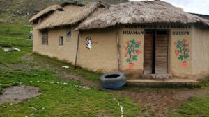 Madre Coraje, la Comunidad de Madrid y el Ayuntamiento de Coslada combaten el frío extremo en Perú mejorando las viviendas de 50 familias