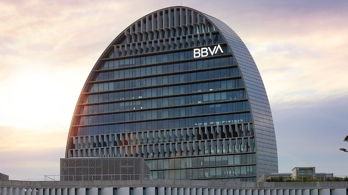 La CNMC prevé tener listo el dictamen de la opa del BBVA al Sabadell el próximo día 28
