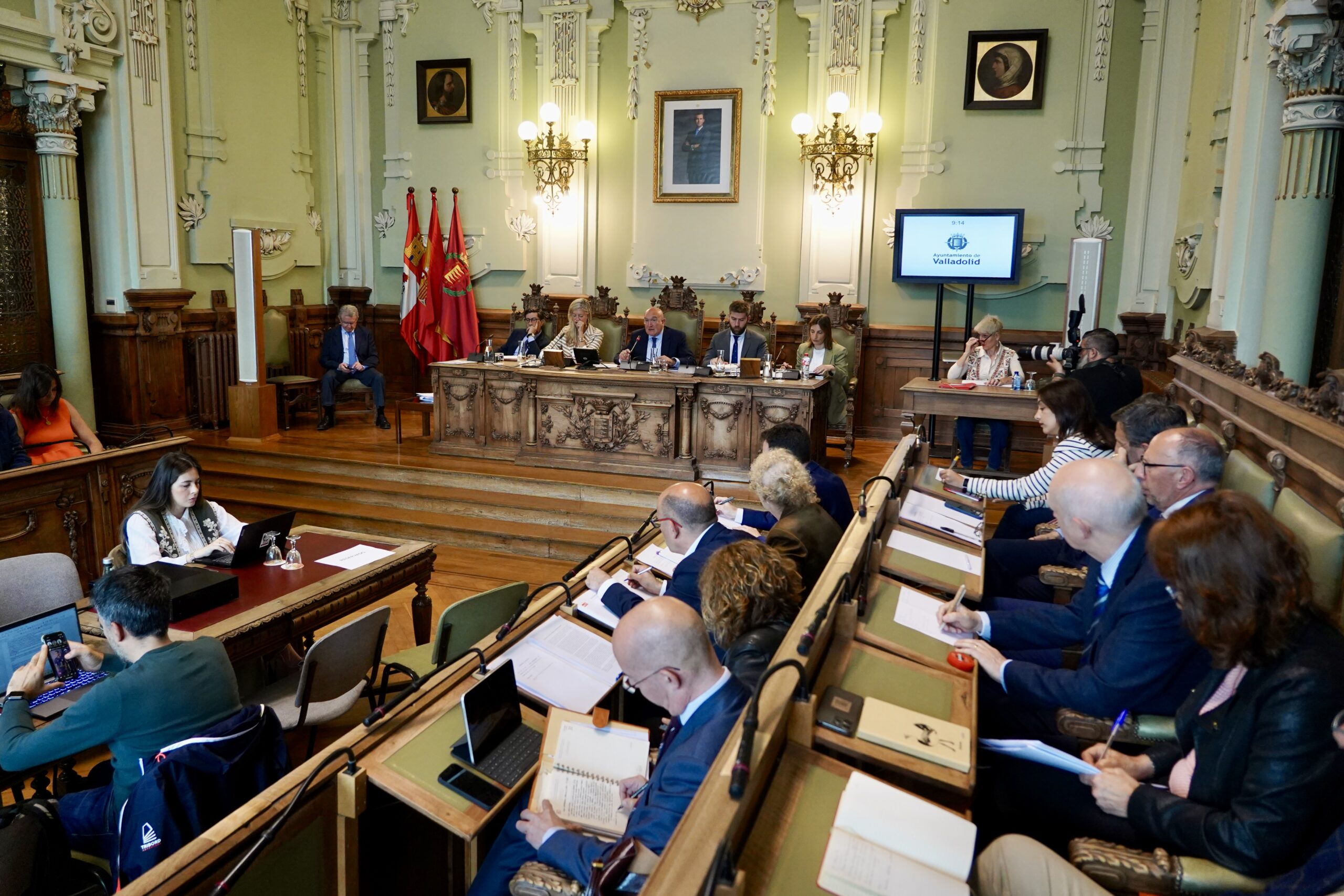 El equipo de Gobierno de Valladolid defiende «decisiones valientes» y «principios» y la oposición ve una ciudad «en coma»