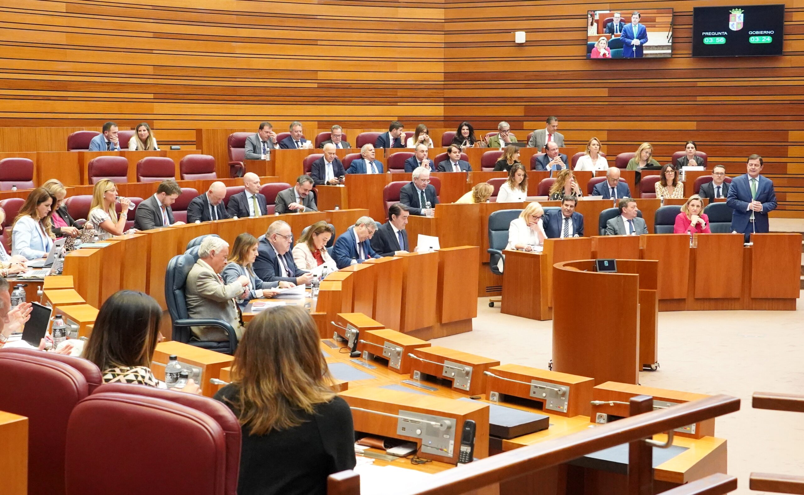 Mañueco apela al «podio de los servicios públicos», Gómez le dice que es «la nada» e Igea le ve «flotar como el corcho»