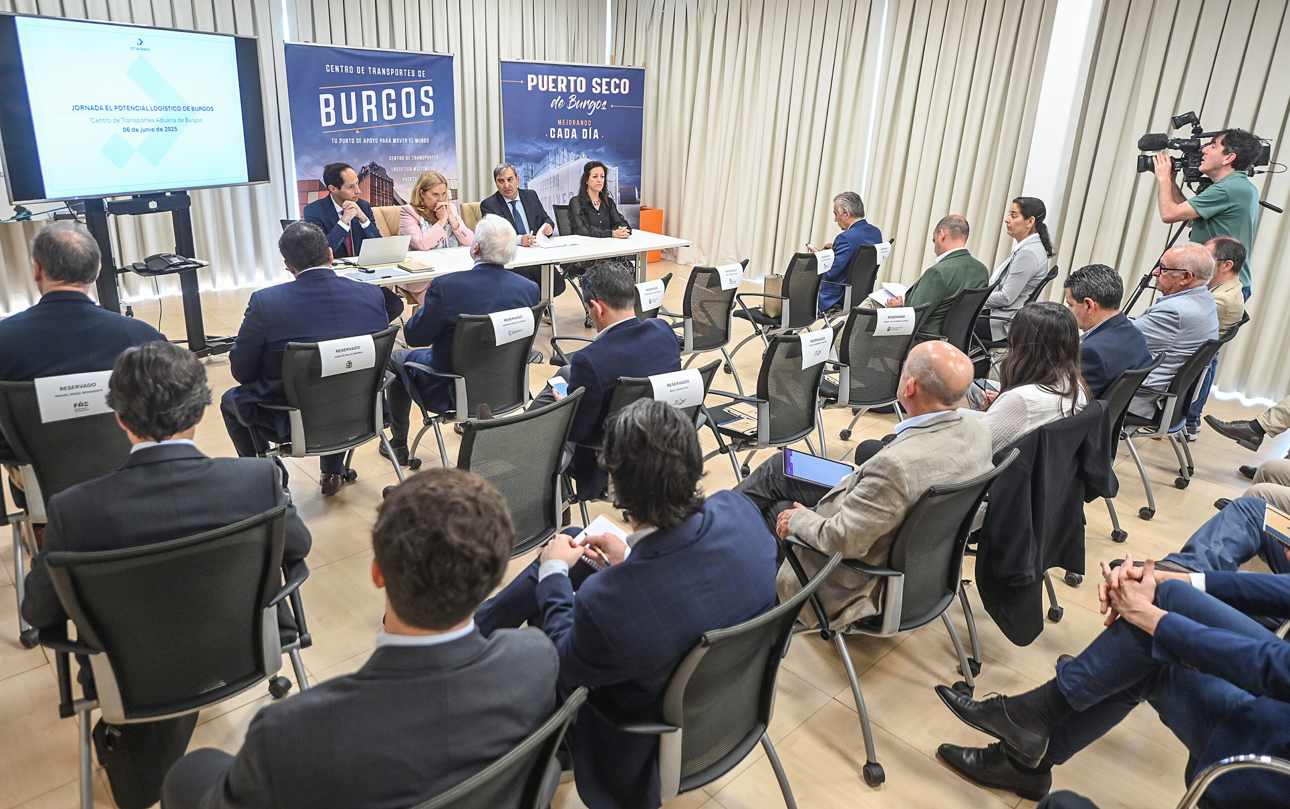 El sector de la logística supone el 3,6 por ciento del PIB regional