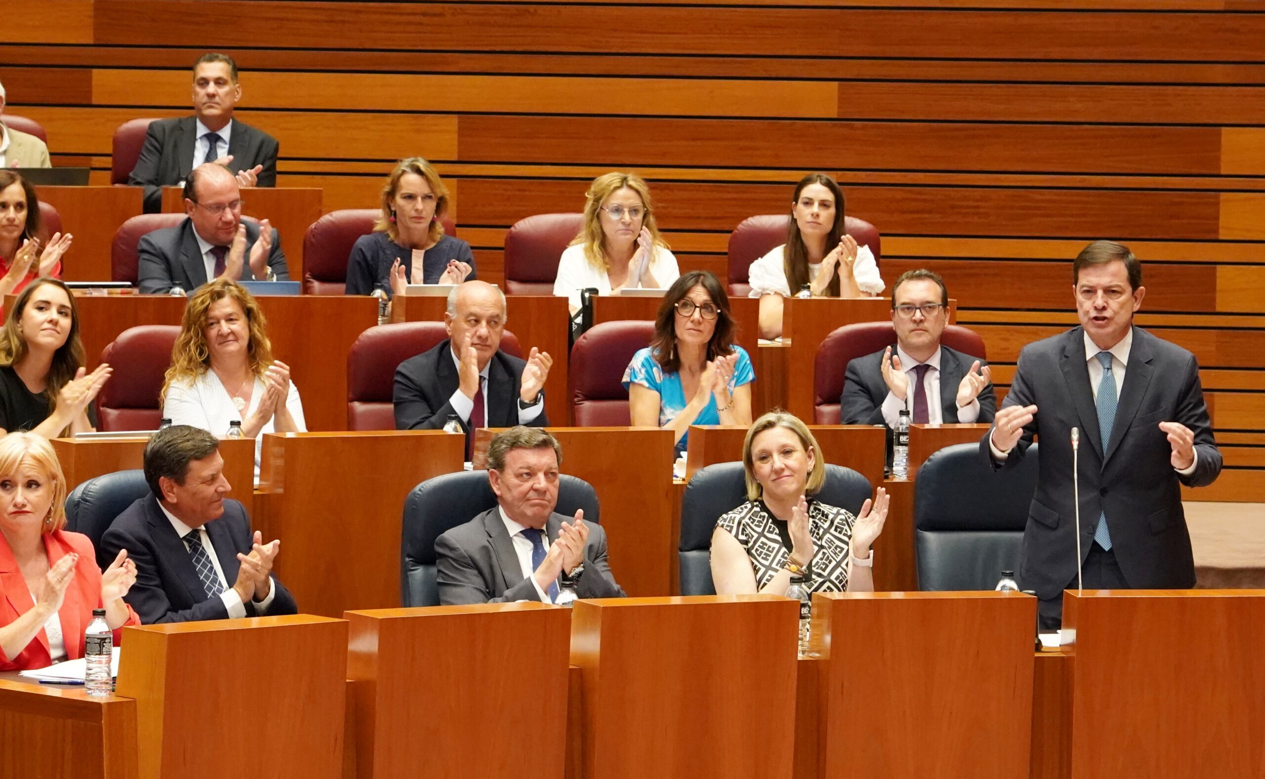 El PSOE pide elecciones regionales y Mañueco cree que, sin Sánchez, la Comunidad tendría «más oportunidades»