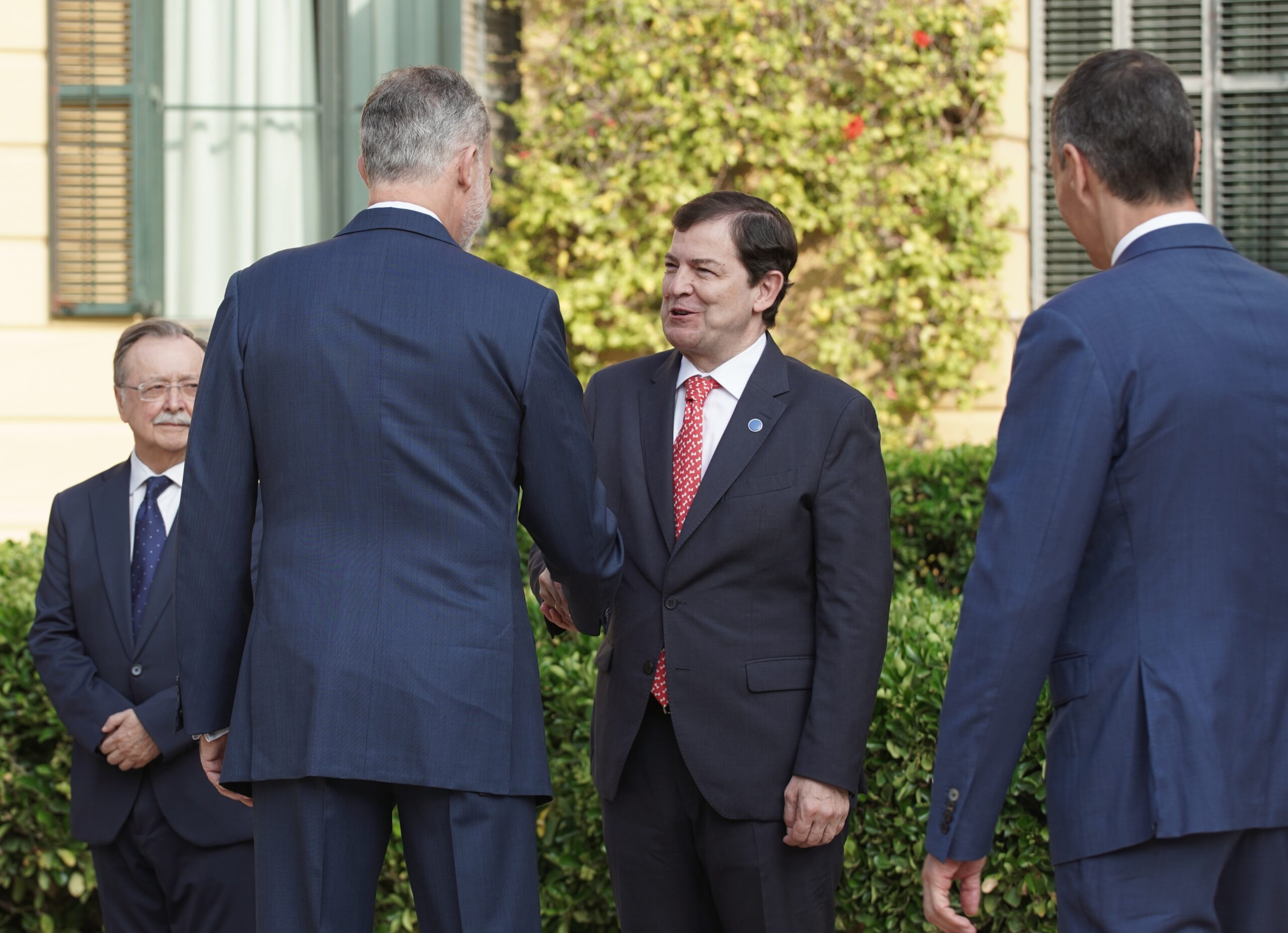 Mañueco denuncia los «continuos ataques» del Gobierno a la Comunidad y sus criterios «dispares»