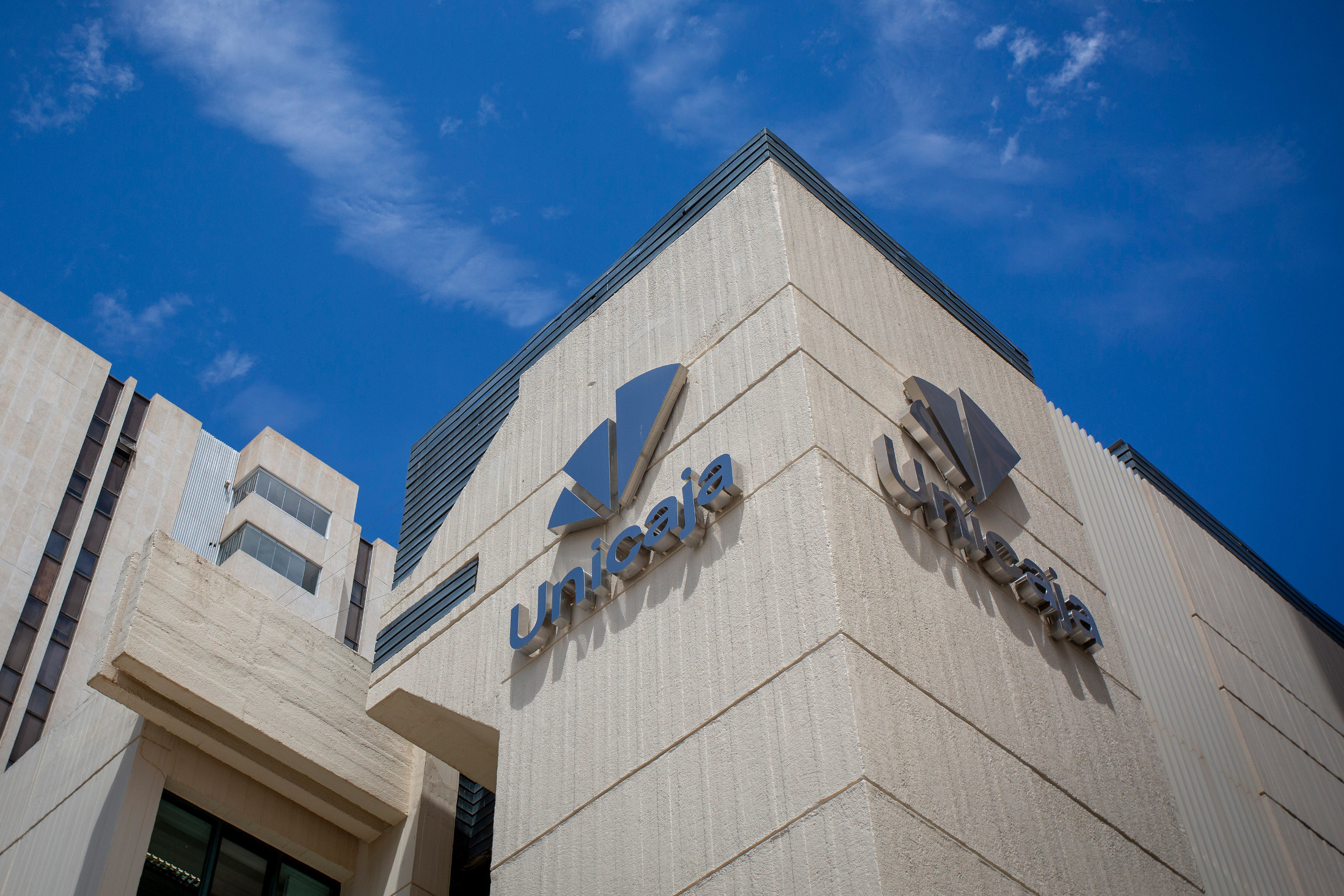 Unicaja y Zenon firman una alianza estratégica para  financiación de empresas a través de deuda privada