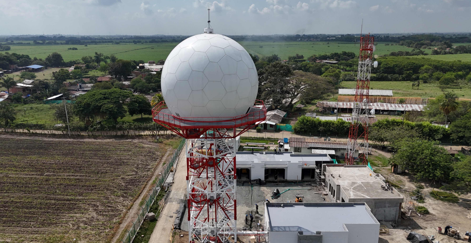 Indra renueva la red de vigilancia aérea de Colombia 