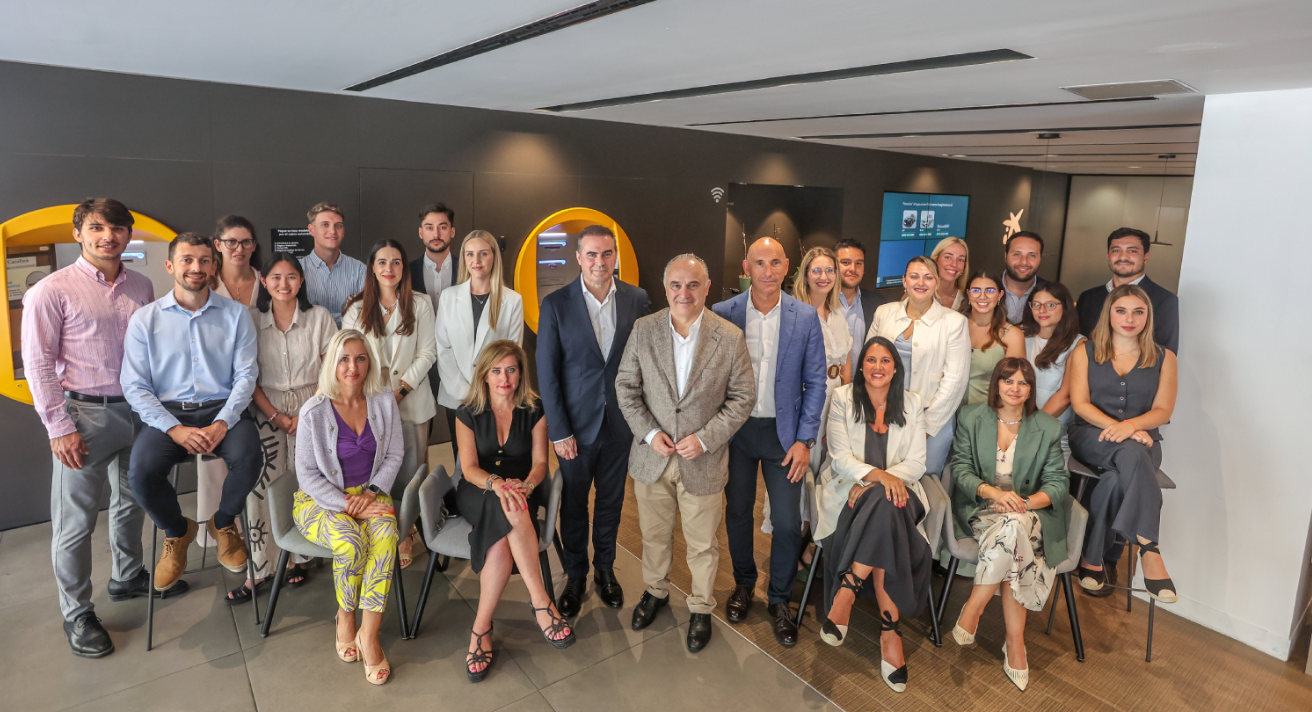 CaixaBank lanza HolaBank Connecta para atender en remoto a más de 160.000 clientes internacionales