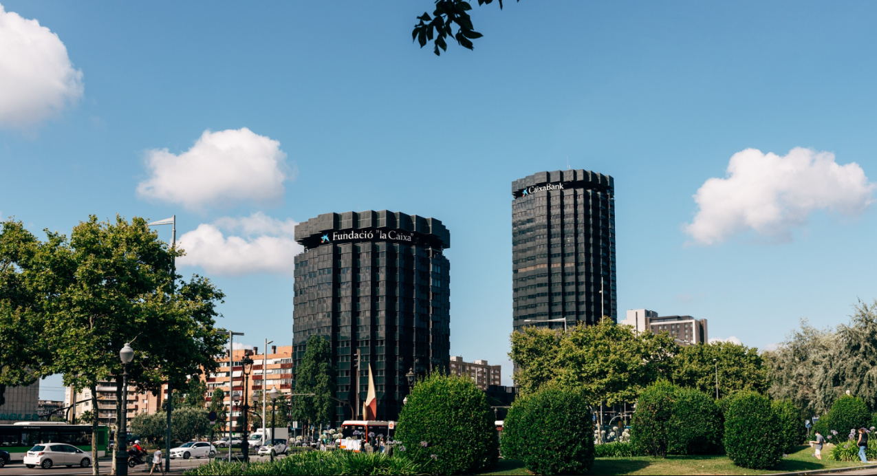 CaixaBank otorga más de 9.700 millones  hipotecas en el primer semestre de 2025