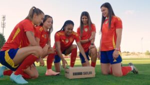 SEUR une a la Selección Española de Fútbol con las pymes afectadas por la DANA en su nueva campaña