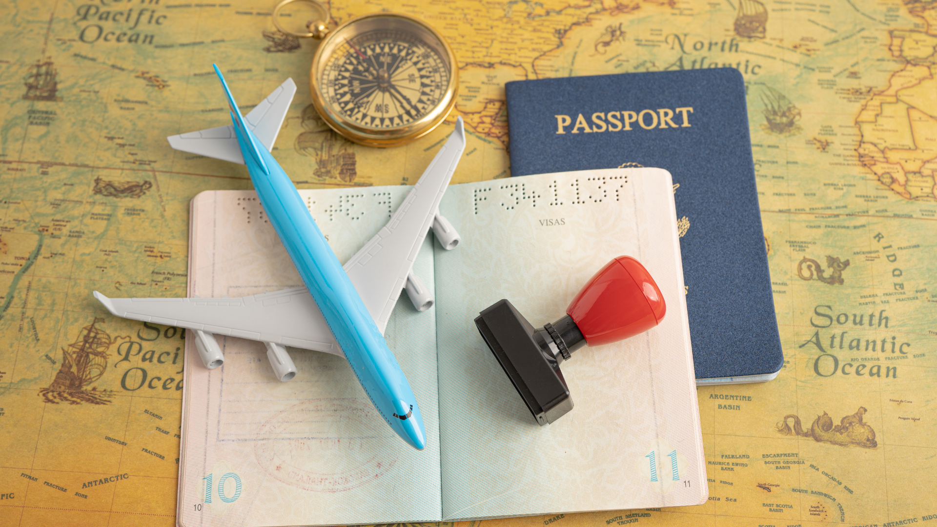 8 formas infalibles de proteger tus pertenencias cuando viajas (y una te protege en internet)