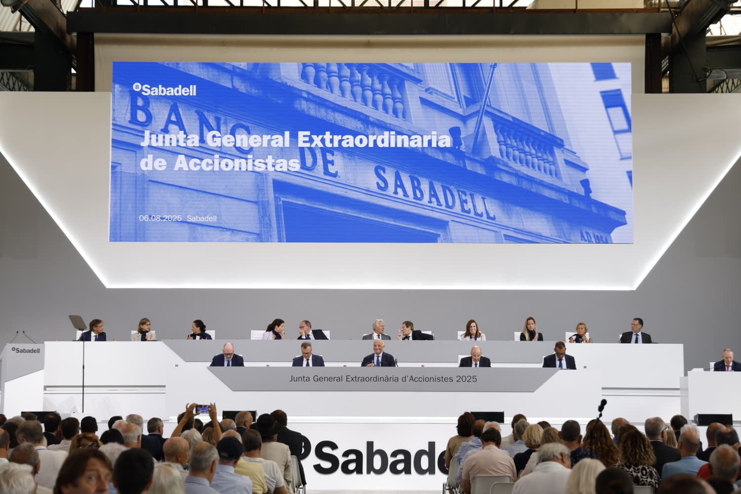David Martínez niega acuerdos con BBVA y justifica el apoyo a la opa por su potencial