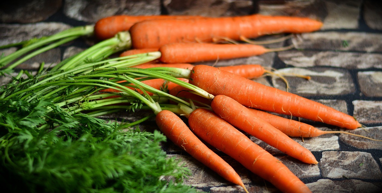 Zanahorias y champiñones laminados, únicos alimentos que no suben de precio