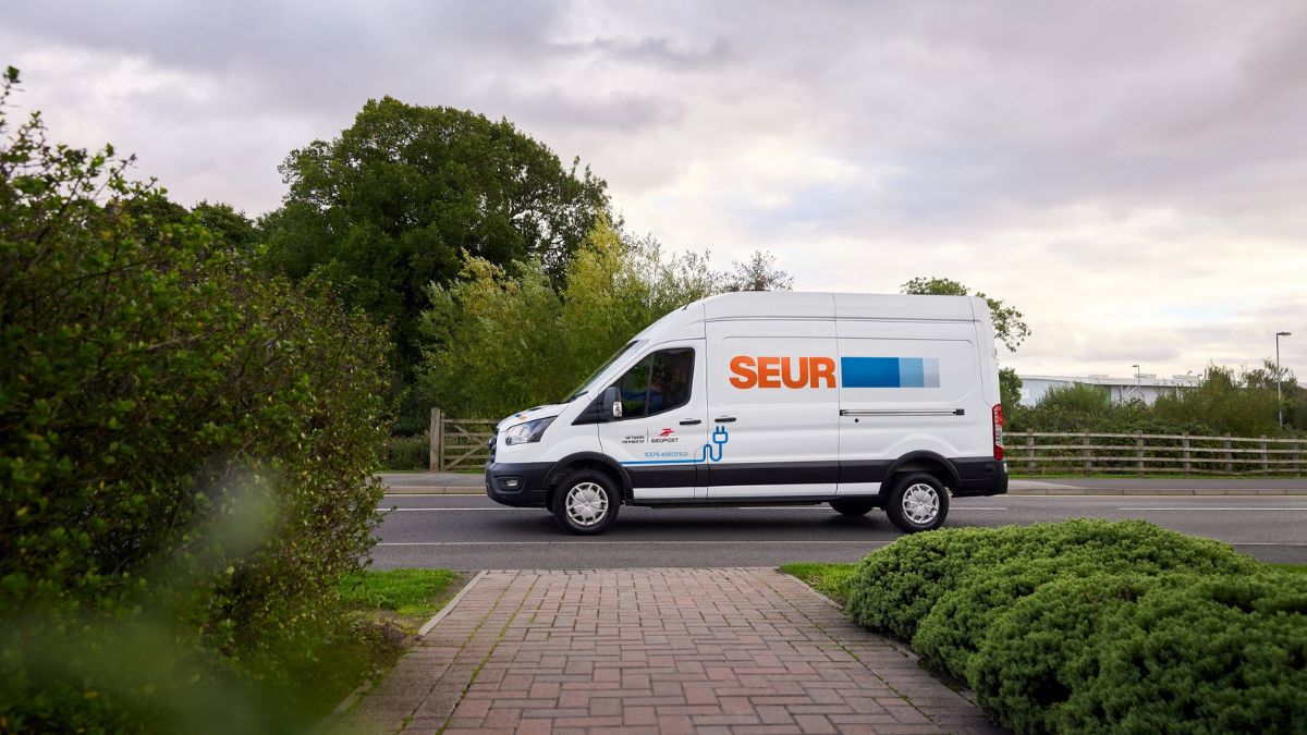 SEUR avanza hacia las cero emisiones netas con un aumento del 65% en su flota eléctrica en 2024 respecto al año anterior