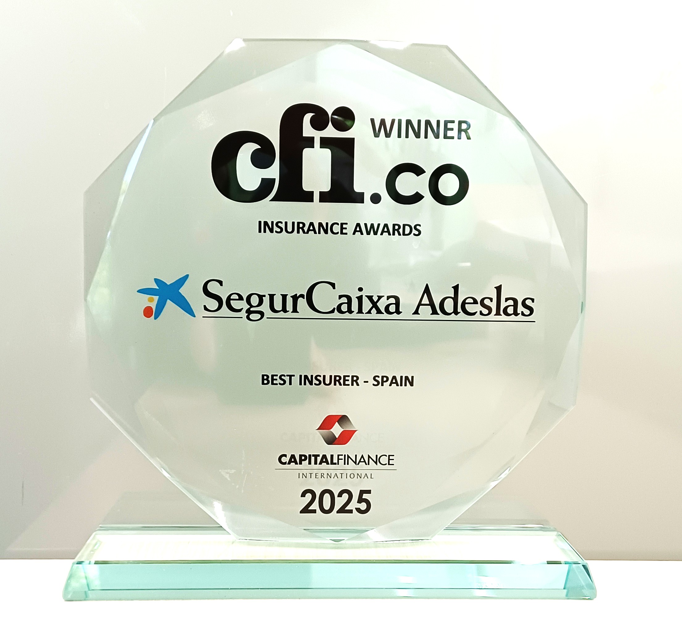 SegurCaixa Adeslas, elegida mejor aseguradora de España 2025