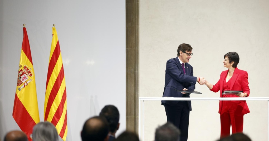 El Gobierno y la Generalitat firman el traspaso de 13.000 pisos y 300 solares del Sepes a Cataluña