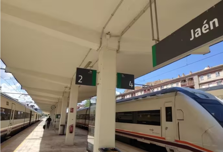 Seis horas sin tren en Jaén por una avería eléctrica en la estación
