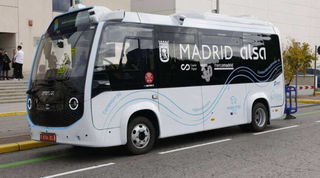 Orange conecta con su red 5G SA el primer minibús eléctrico y autónomo en Mercamadrid
