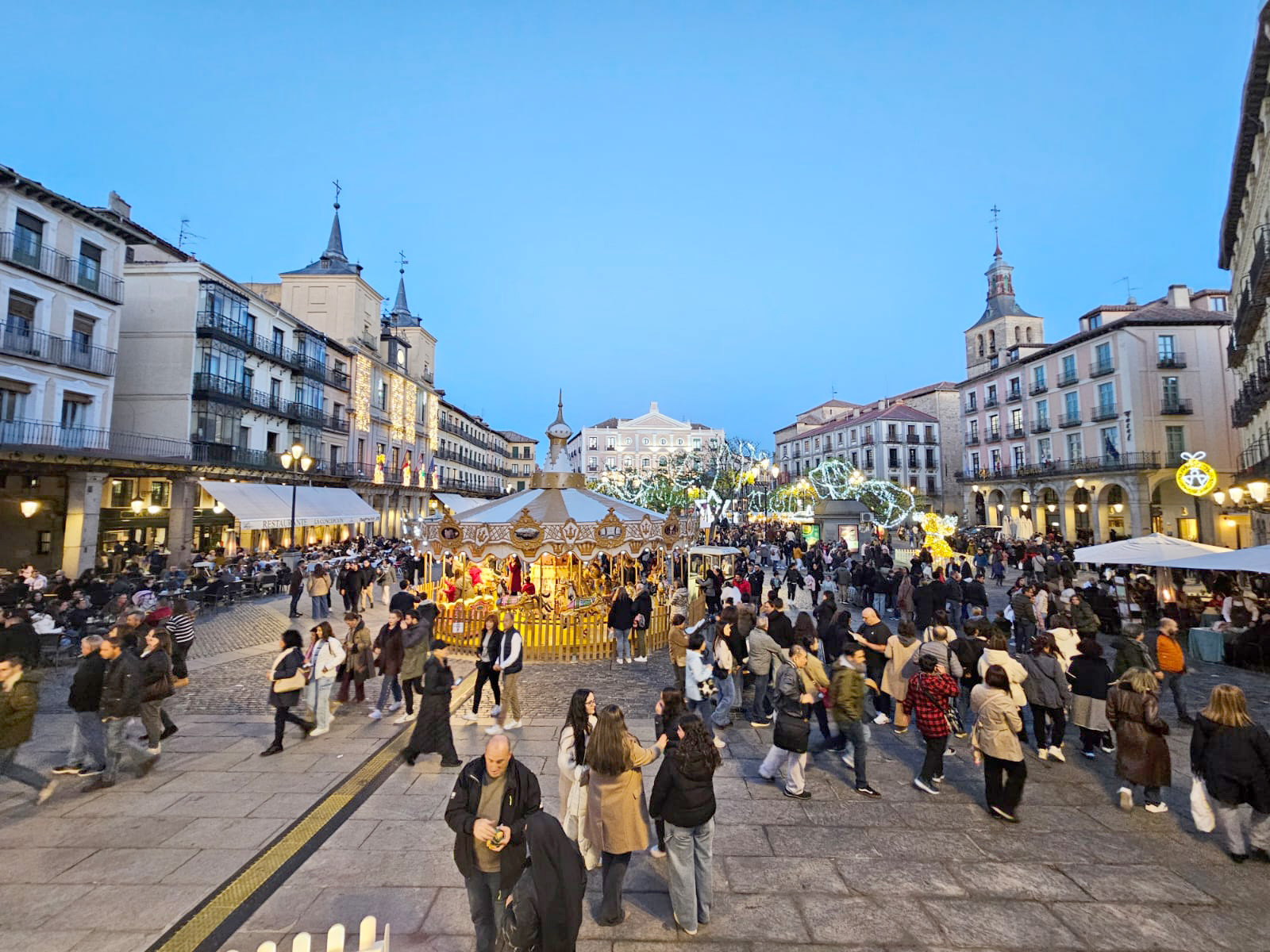 El paro sube un 1,03 en octubre y baja un 4,8 en tasa interanual a la espera de la campaña de Navidad