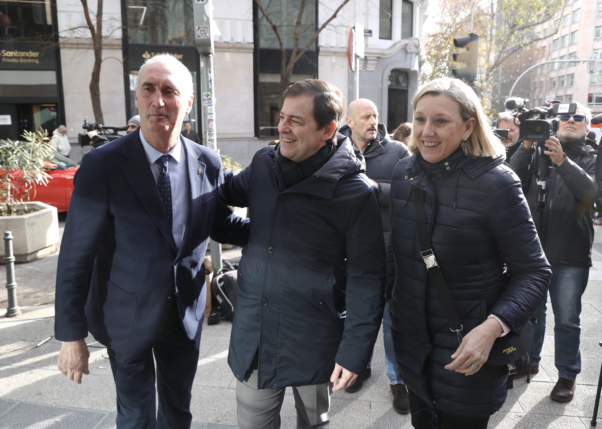 Mañueco ve «incontestable» la victoria de Guardiola pero advierte de que los ciudadanos han pedido «dialogar»