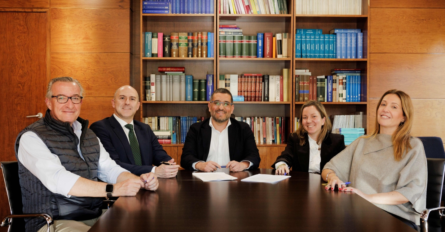 Indra compra un 24,8% de la ‘startup’ de láseres ultrarrápidos FYLA