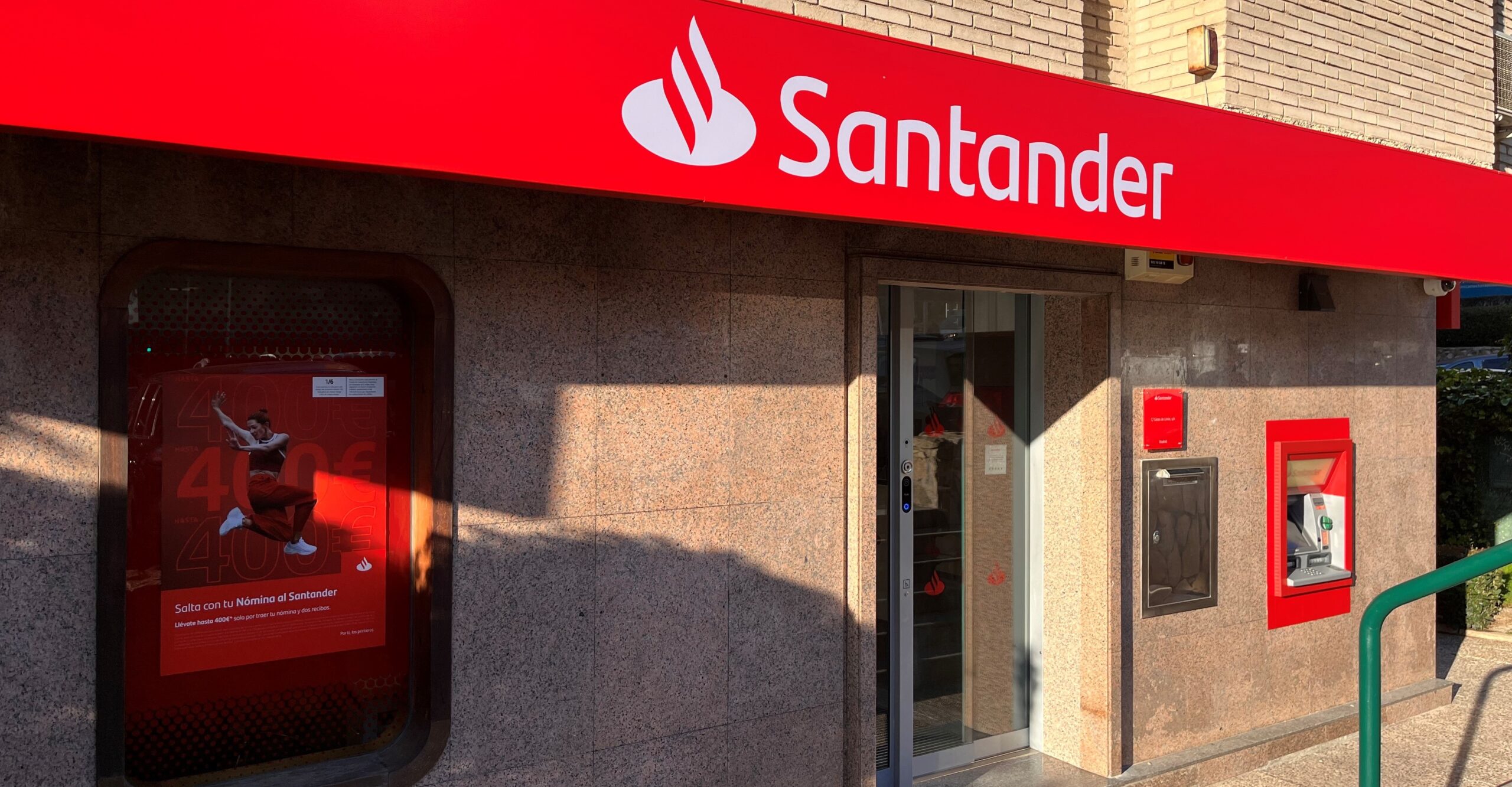 Santander impulsa la accesibilidad en los pagos con nuevos TPVs que incorporan guía por voz