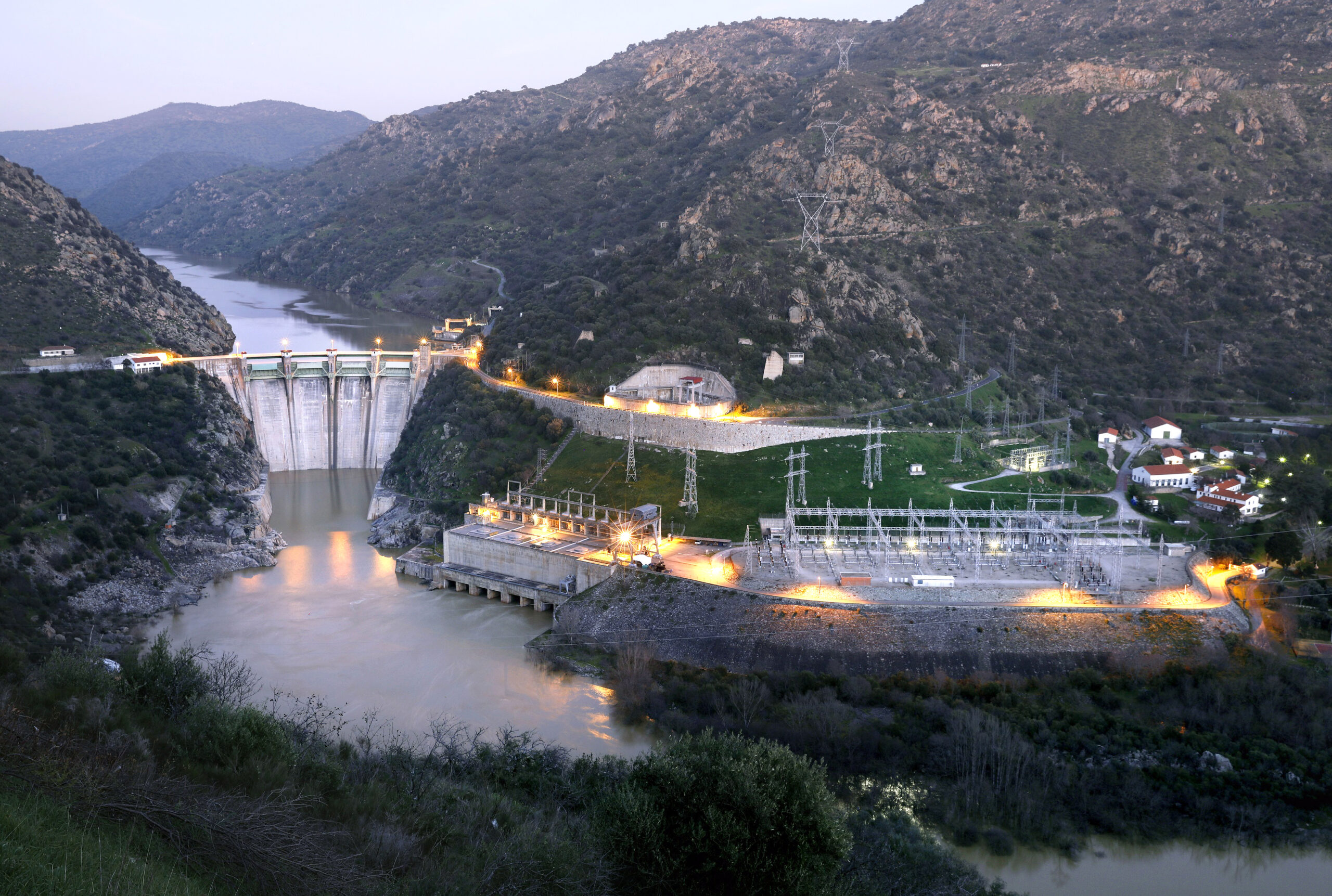 Iberdrola ilumina su 125 aniversario gestionando en la Comunidad 6.200 MW de renovables, la mitad en hidroeléctrica