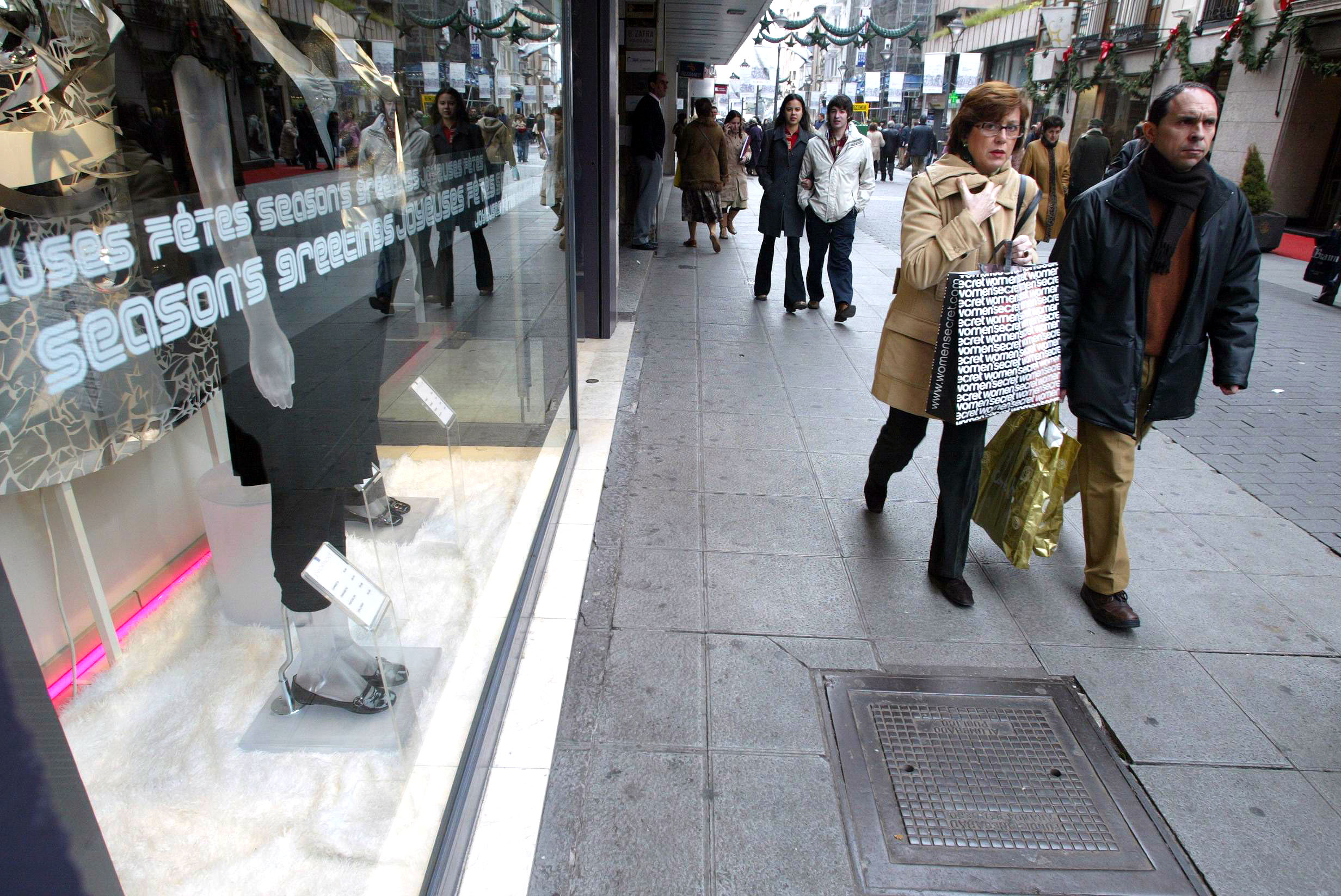 El paro bajó en la Comunidad un 4,93 por ciento en 2025 pero sube un 0,4 en diciembre