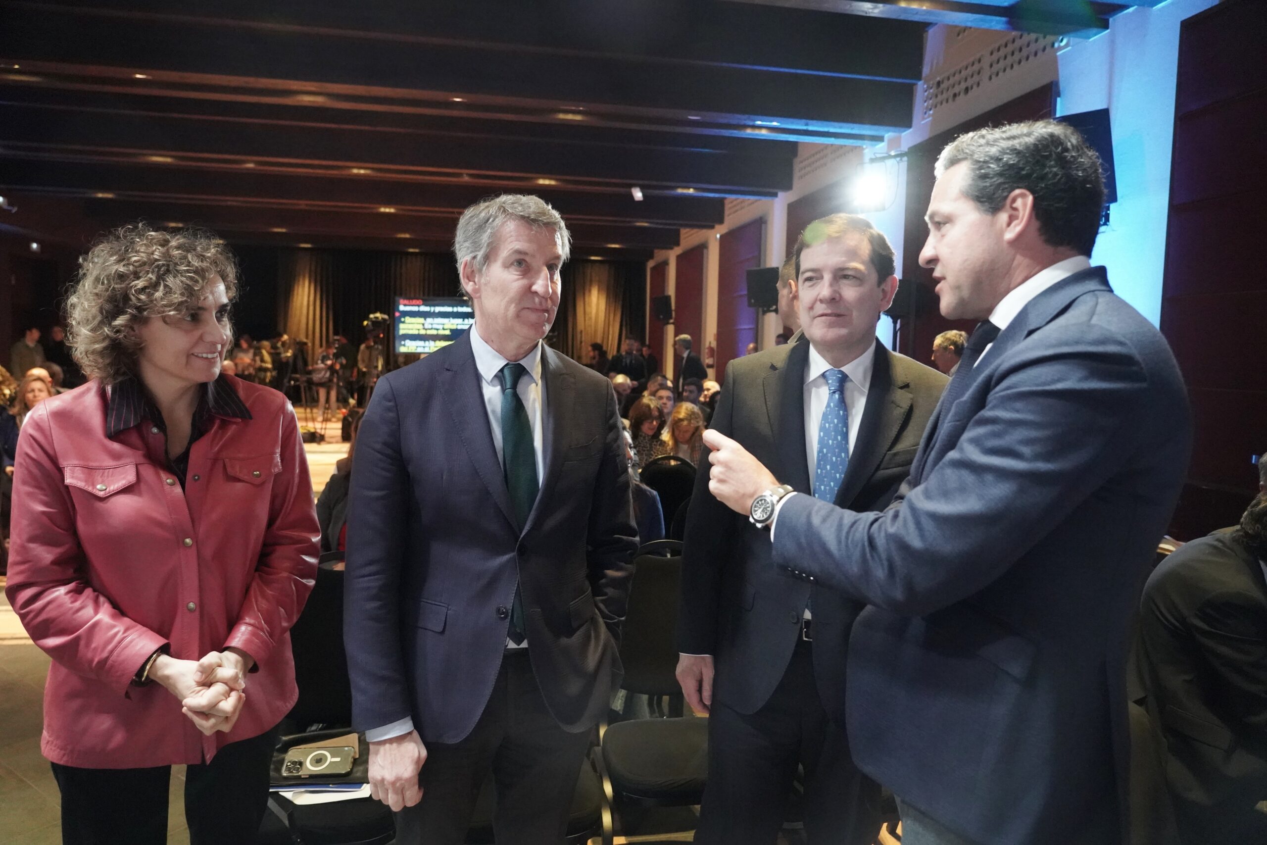 Feijóo recuerda que España no puede vivir sin la automoción y denuncia la reducción de los PERTE