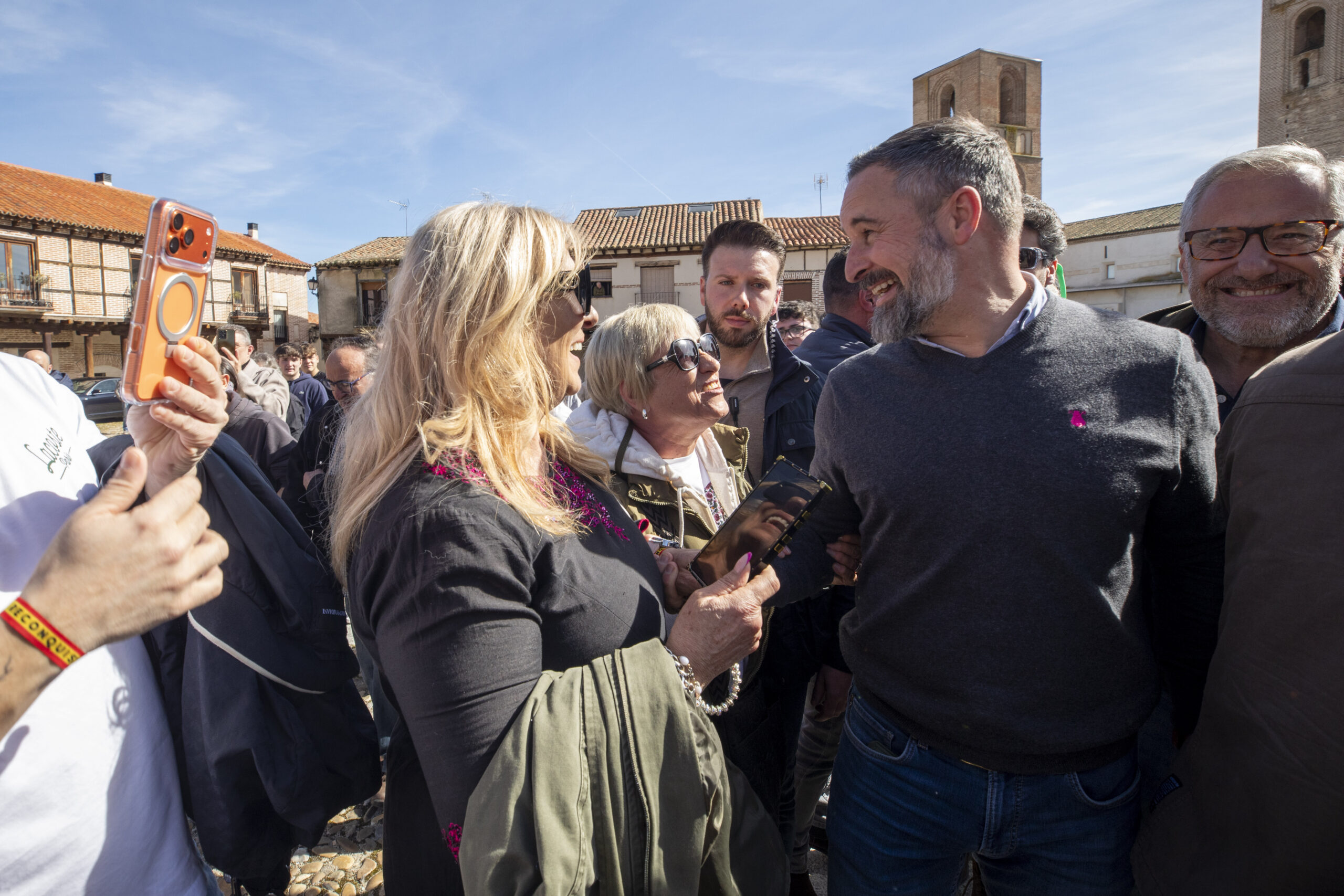 Abascal compara la estrategia de «moderación» del PP con la de «escuchar» a la gente y «cambiar la política»
