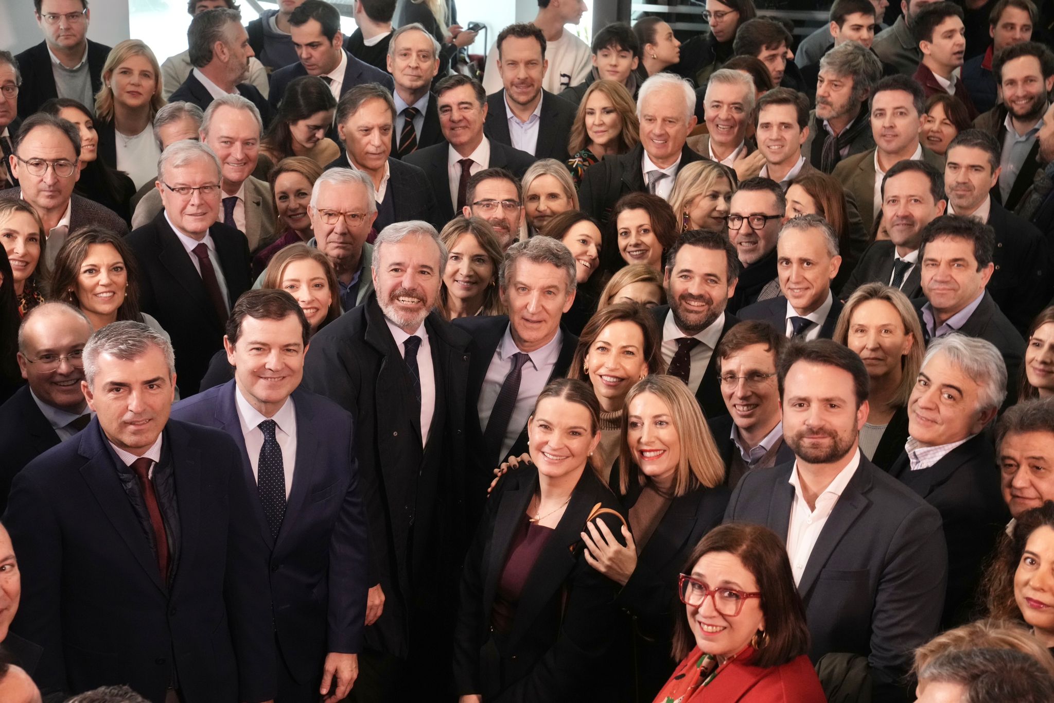 Mañueco centrará la campaña en «hablar de Castilla y León» y recalca que PP y Vox son «distintos»