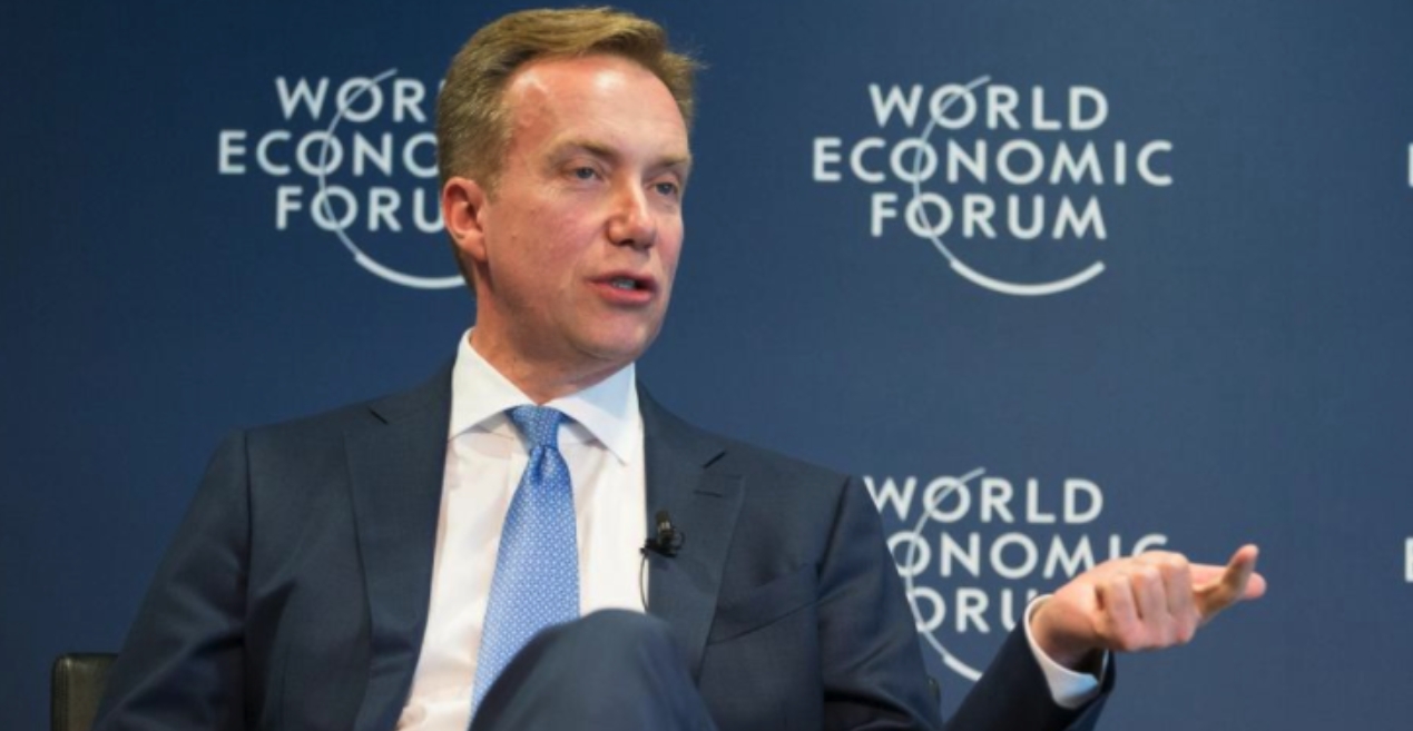 El presidente del Foro de Davos deja su puesto por su relación con Epstein