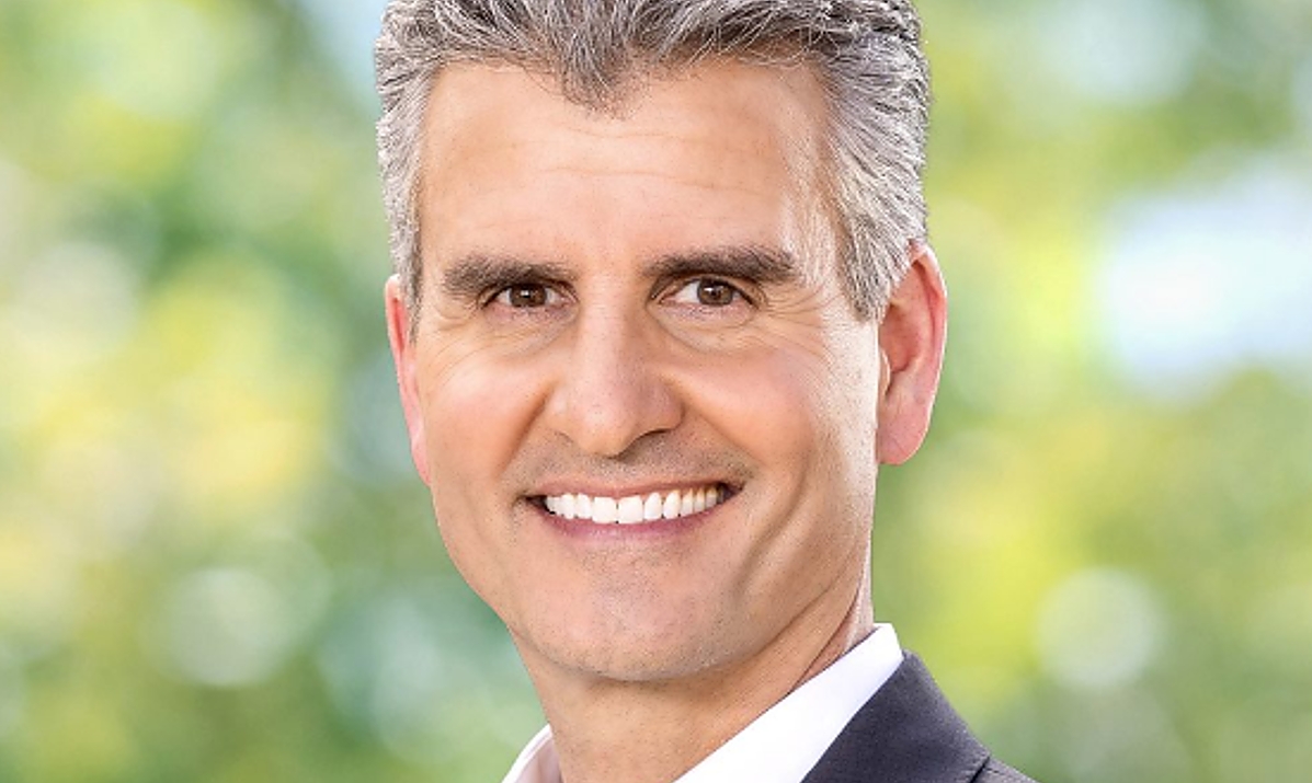 Josh D’Amaro sucederá a Bob Iger como CEO de Disney